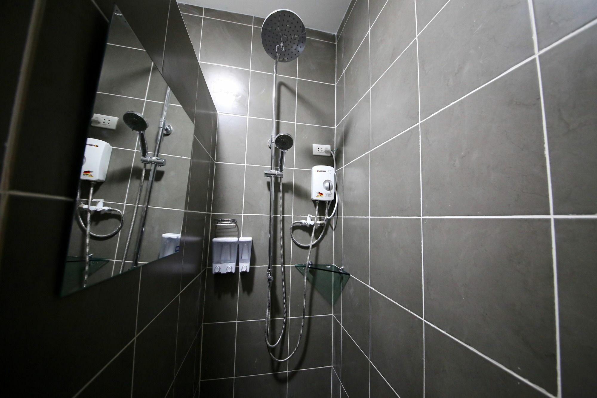 Dee Guesthouse White Sands Đảo Mactan Ngoại thất bức ảnh